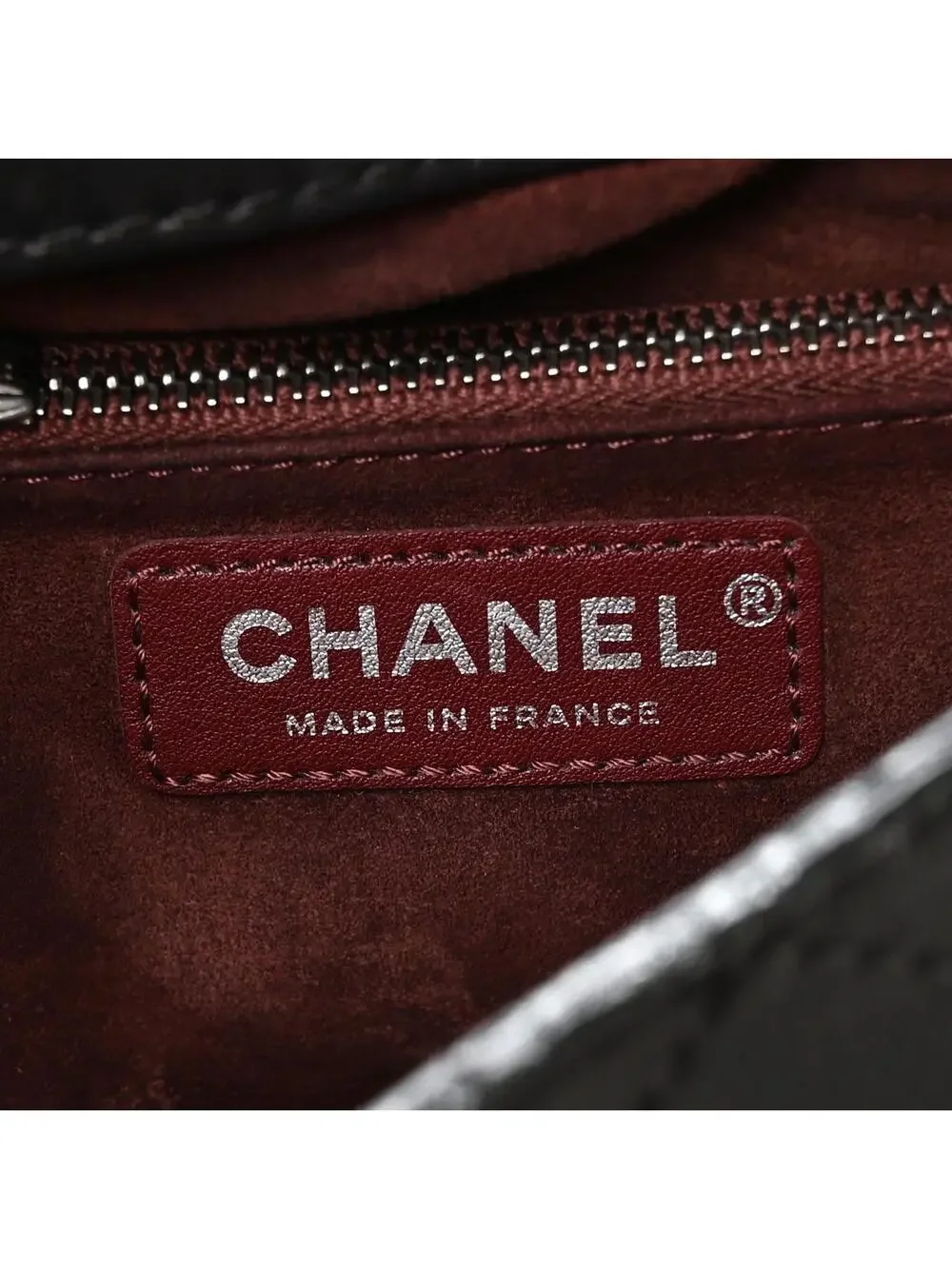 CHANEL indulge timeless